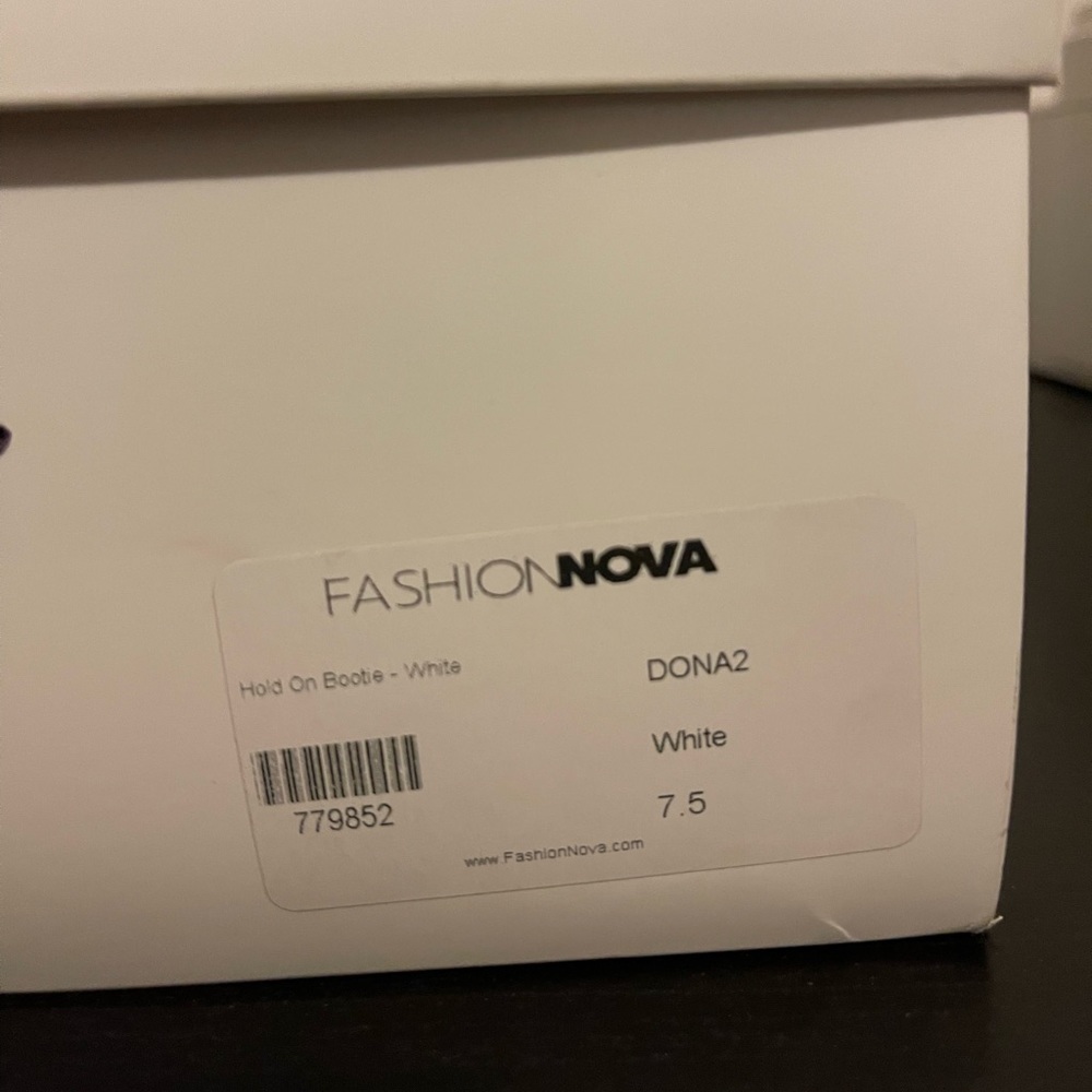 White boots - Picture 5 of 5
